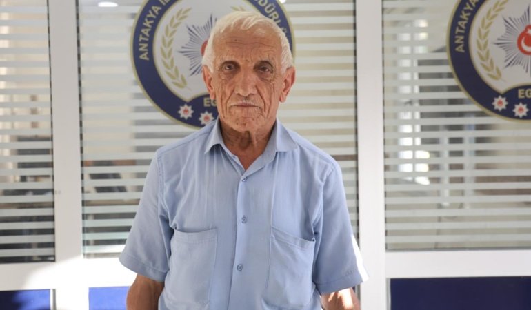 75 yaşındaki adamı evlilik vaadiyle kandırdı, baklava alırken kaçtı