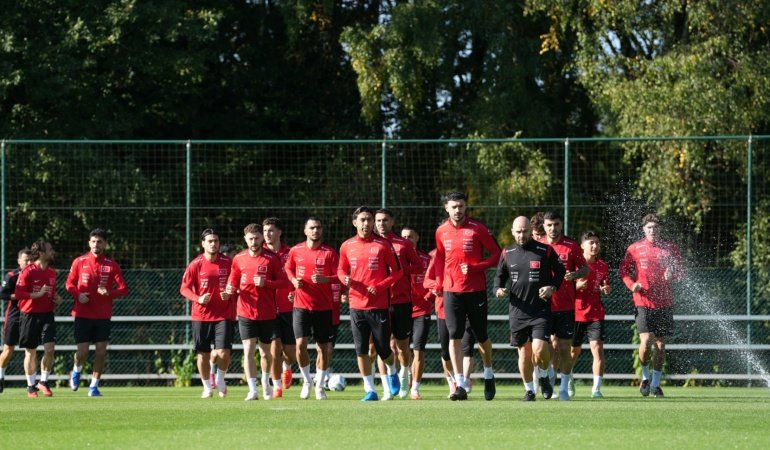 A Milli Takım'da tepki büyüyor: 4 maçta 4 yenilgi, tribünlerden Montella istifası