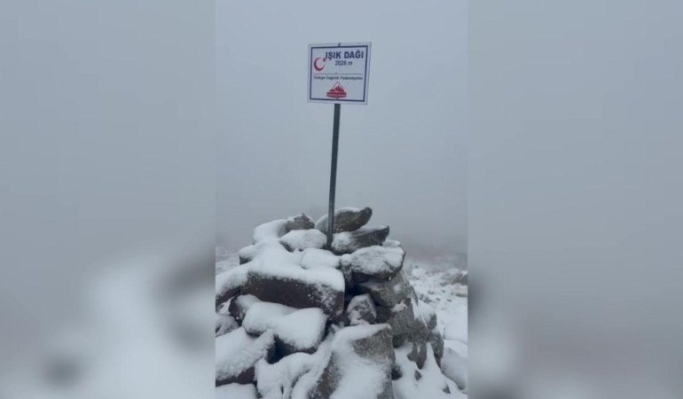 Ankara'da mevsimin ilk karı Işık Dağı'na yağdı