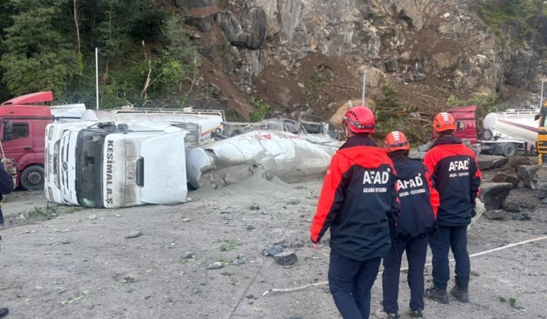 Artvin'de tır parkındaki heyelanda 1 kişi öldü