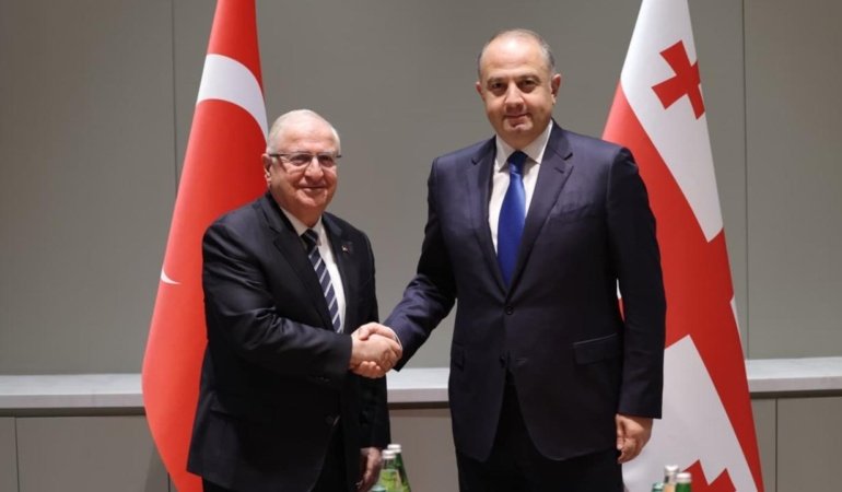 Bakan Güler, Gürcistan Başbakan Yardımcısı ve Savunma Bakanı Chikovani ile görüştü