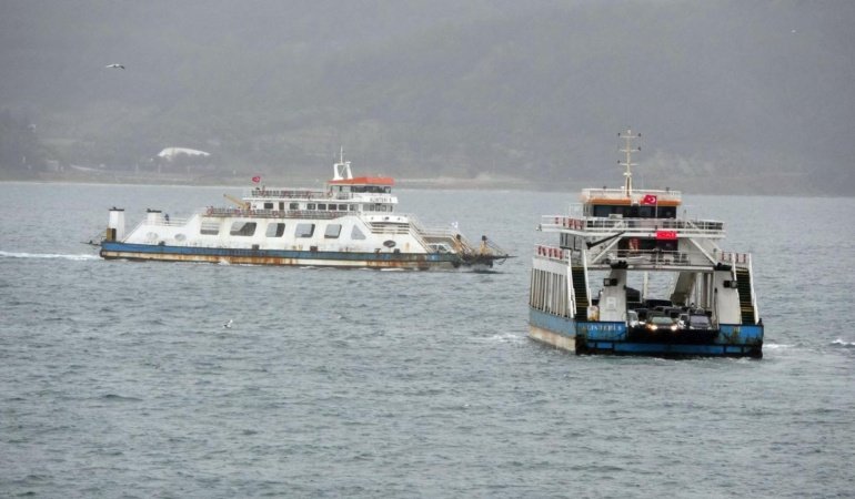 Bozcaada ve Gökçeada feribot seferlerine hava engeli