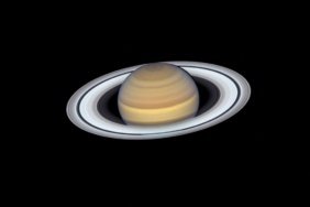 Bu-yil-Dunya039ya-en-yakin-konumuna-gelen-Saturn039u-nasil-gorebilirsiniz-featured
