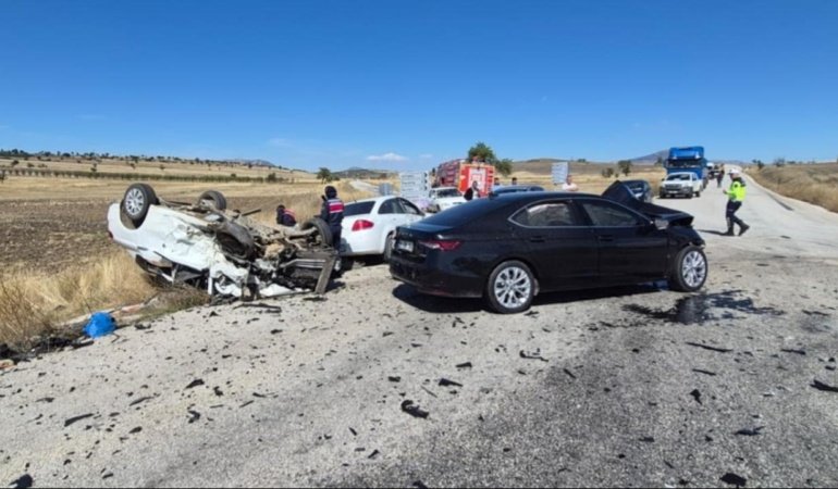 Burdur'da zincirleme trafik kazası: 1 ölü, 4 yaralı