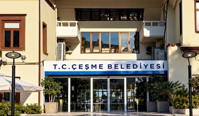 Çeşme Belediyesi'ne yönelik rüşvet ve örgütlü suç operasyonu: 8 gözaltı