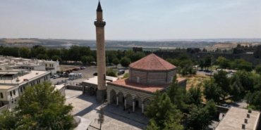 Depremde-hasar-goren-6-tarihi-cami-yarin-yeniden-ibadete-acilacak-featured
