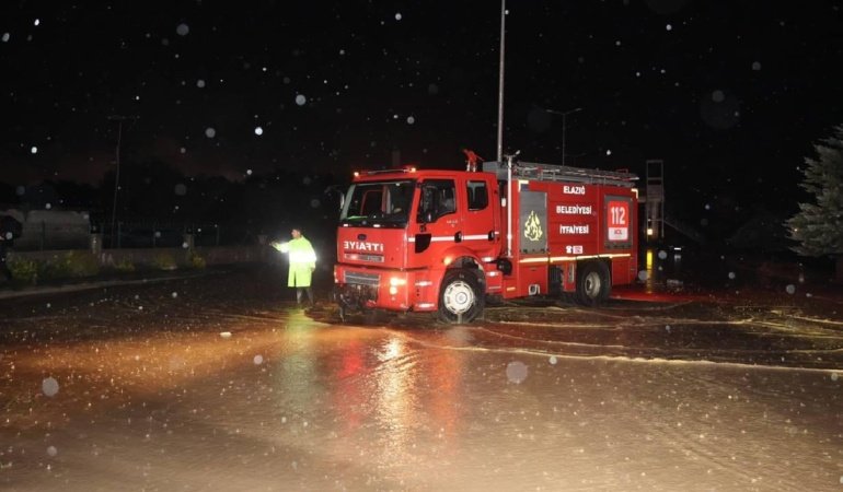 Elazığ'da sağanak etkili oldu