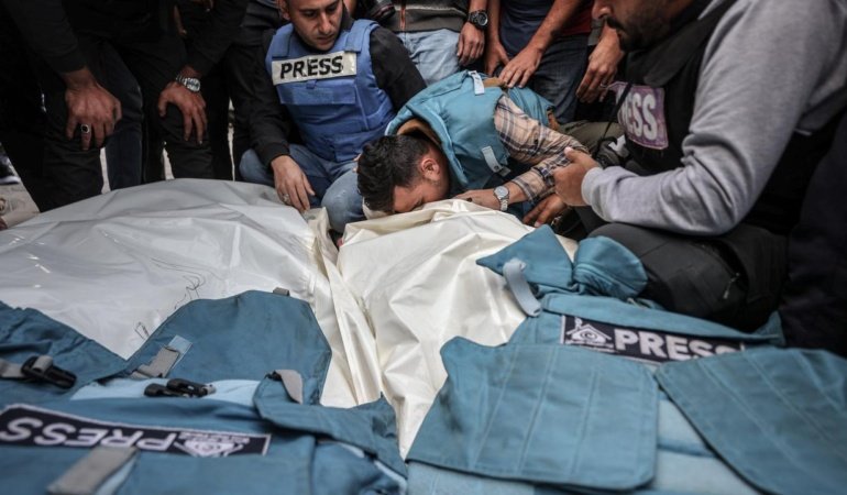 Gazze'de soykırımcı İsrail saldırısında bir Filistinli gazeteci daha hayatını kaybetti