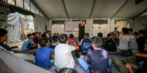 Gazzeli-ogretmenlerden-Dunya-Ogretmenler-Gunu-mesaji-Bu-nesli-ayaga-kaldirmaya-devam-edecegiz-featured