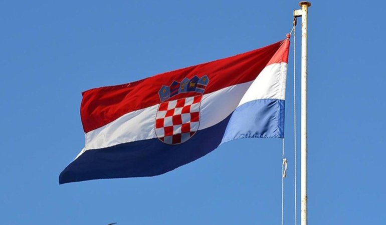 Hırvat savaş uçağı, uçak kaçırma kodu girilen Malta'ya ait yolcu uçağını hava sahasının dışına çıkardı