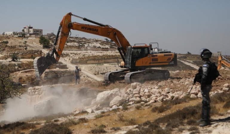İşgalci İsrail Negev Çölü bölgesinde Filistinlilere ait 80 evi yıktı