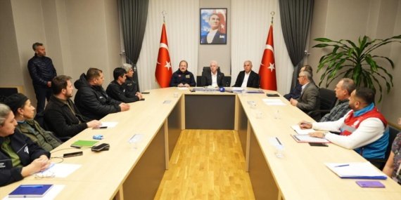 Istanbul-Valisi-Gul039den-Sile039de-acil-afet-koordinasyon-ekibine-ziyaret-featured