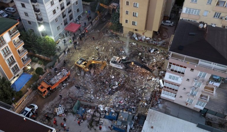İstanbul'da kısmen çöken 7 katlı binada arama çalışmaları tamamlandı: Can kaybı 5'e yükseldi