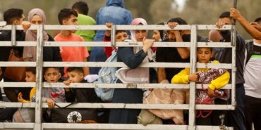 Katil-Israil039in-soykirimi-nedeniyle-Gazze039de-binlerce-aile-yerinden-edilmenin-agir-kosullariyla-mucadele-ediyor-featured