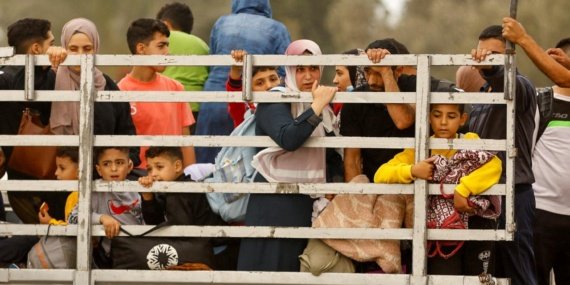 Katil-Israil039in-soykirimi-nedeniyle-Gazze039de-binlerce-aile-yerinden-edilmenin-agir-kosullariyla-mucadele-ediyor-featured
