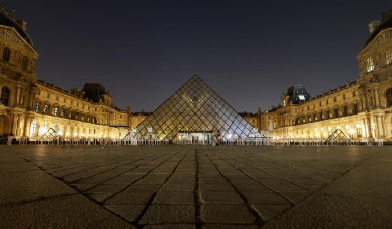 Louvre Müzesi onarılmazsa kapılarını halka kapatmak zorunda kalacak uyarısı