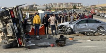 MHP-Milletvekili-Karakoc039un-bulundugu-konvoy-kaza-yapti-1-olu-7-yarali-featured