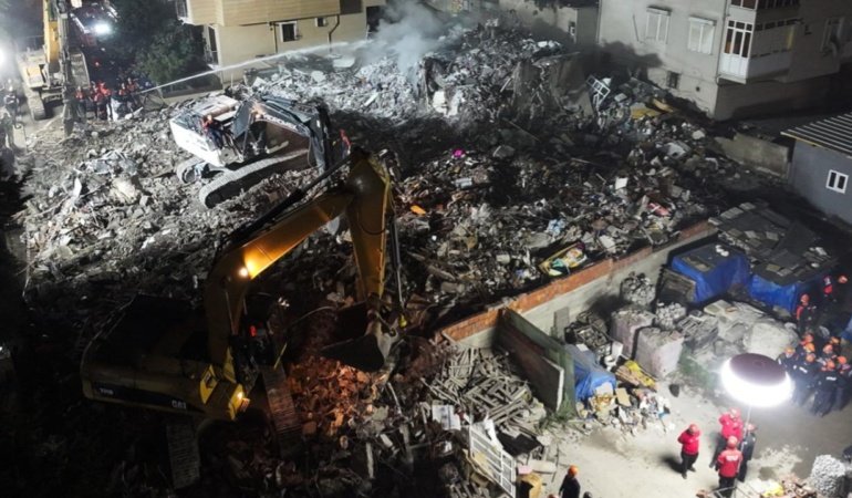 Maltepe'de kısmen çöken binada arama kurtarma çalışmaları tamamlandı