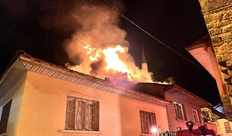 Manisa'da bir evde yangın çıktı: Fenalaşan ev sahibi hayatını kaybetti