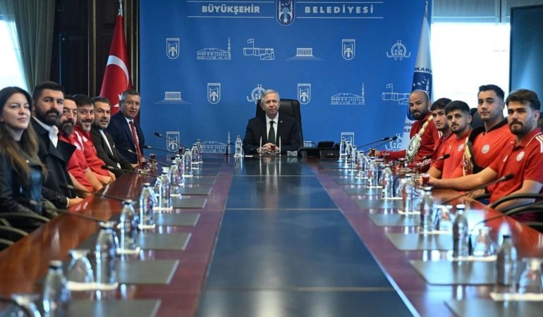Mansur Yavaş ASKİ Sporlu güreşçileri ağırladı