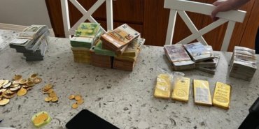 Mersin039deki-yolsuzluk-sorusturmasinda-yuklu-miktarda-doviz-ve-altin-ele-gecirildi-featured