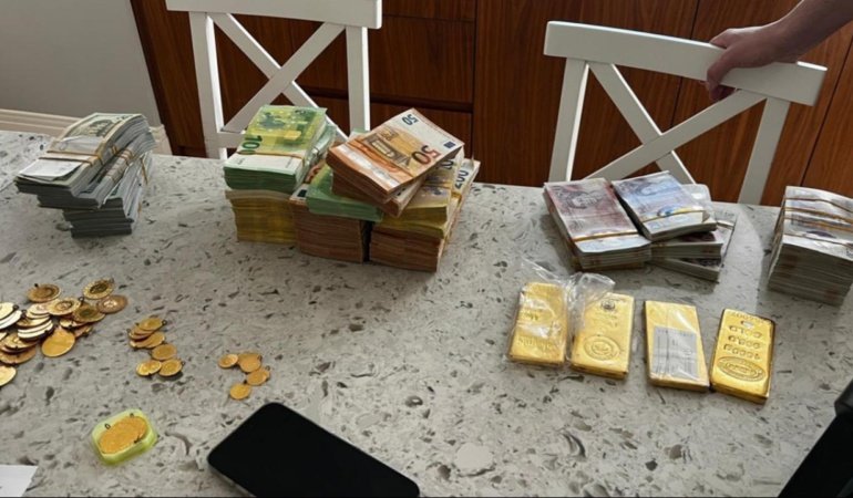 Mersin'deki yolsuzluk soruşturmasında yüklü miktarda döviz ve altın ele geçirildi