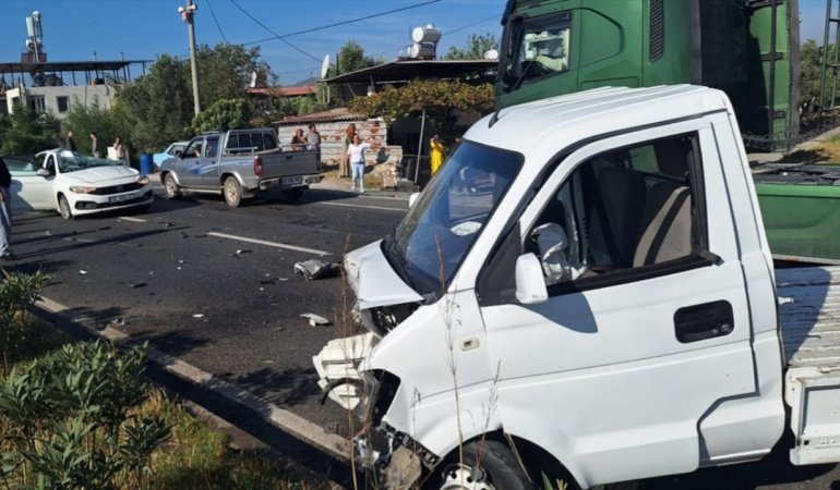 Muğla'da kamyonetle otomobil çarpıştı: 1 ölü