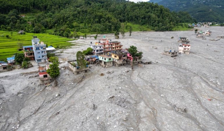 Nepal'de selde kaybolanlar için arama kurtarma çalışmaları sona eriyor