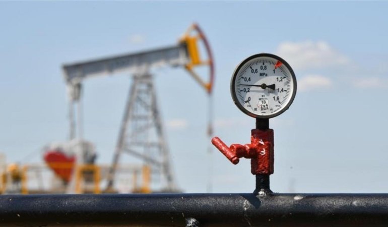 Petrol fiyatları arz artışı beklentisiyle 105,43 dolara gerilerken riskler düşüşü sınırlıyor