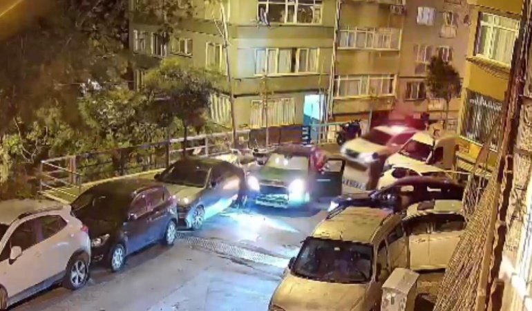 Polisten kaçan alkollü sürücü park halindeki araçlara çarptı