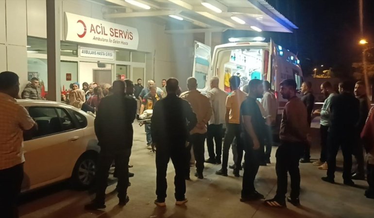 Şanlıurfa'da iki otomobil kafa kafaya çarpıştı: 1 ölü, 7 yaralı