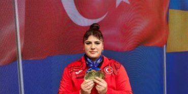 Turk-halterinden-buyuk-basari-Tuana-Suren-Avrupa-sampiyonu-featured