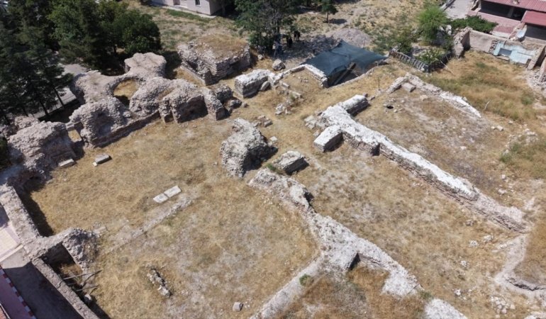 Tyana Antik Kenti'ndeki Roma Hamamı'nda kazı çalışmaları yeniden başladı