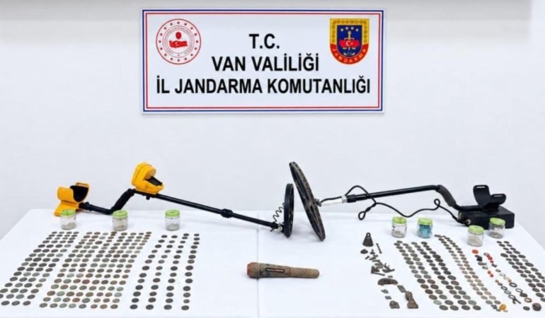 Van'da Roma dönemine ait 529 sikke ele geçirildi